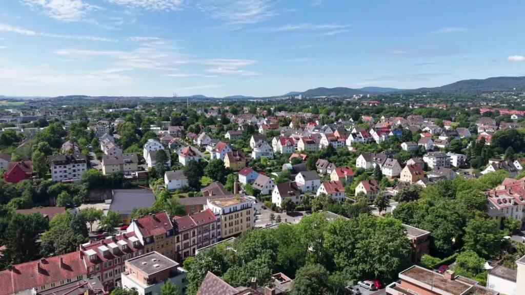 Luftaufnahme von Kassel — Wohngebiet mit Blick zum Habichtswald